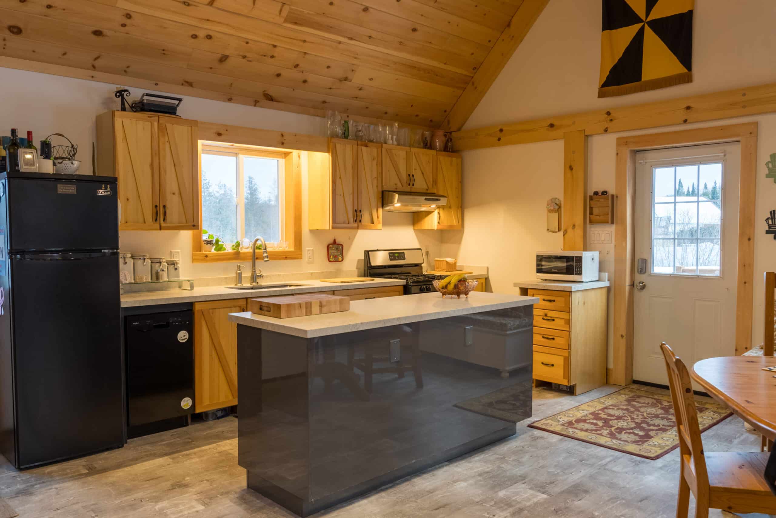 Magic Lite Lighting Solutions_Barry Burton House_Kitchen_Under Cabinet_Off the Grid